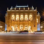 Opera Luxury Apartment With Free Parking